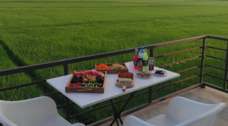 ویلا دوبلکس با نشیمن چوبی چشم انداز شالیزار