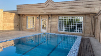 فيلا بحديقة بهشت ​​مع مسبح