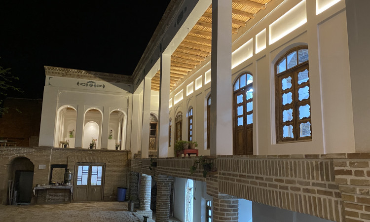 اقامتگاه سنتی عمارت ضیغمی واحد شاهنشین