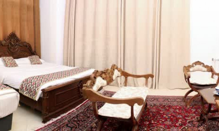 هتل سه سوک اتاق شاهنشین 105