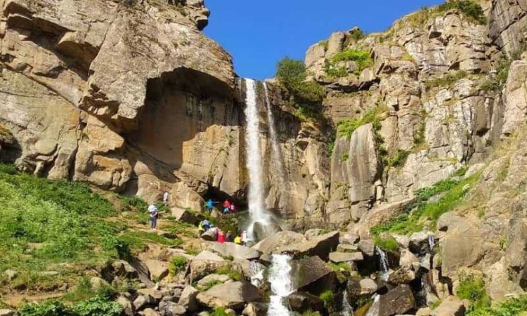 اجاره ویلا جنگلی دو خواب کنار آبشار