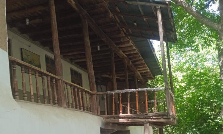 اجاره سوئیت سنتی سرسبز چشمه