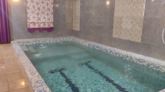 استخر سرپوشیده آبگرم ارغوان 2