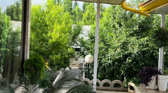 حديقة فيلا مكونة من غرفتي نوم مبنية حديثًا