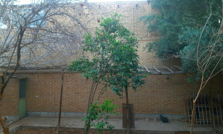 ویلا دربستی حیاط دار با پارکینگ