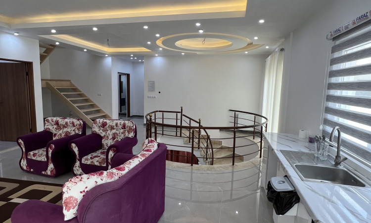عمارت(کاخ ویلا) تریبلکس استخر دار 4 خواب