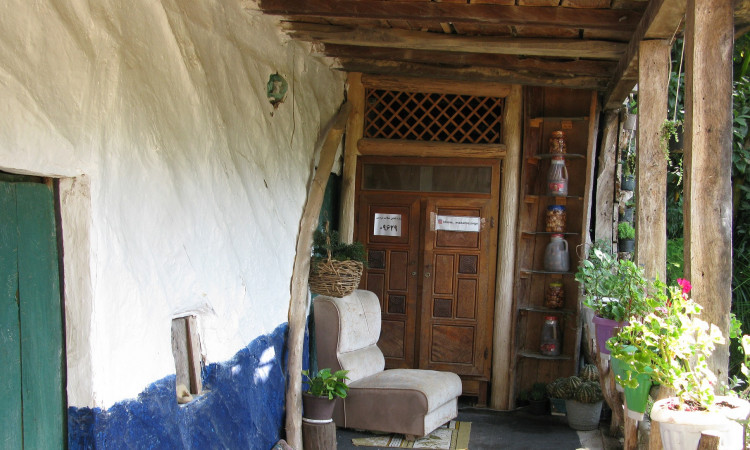 خانه مادر بزرگه (اتاق 1 )