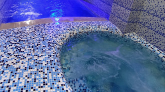 غلامي سبا جاكوزي بركة