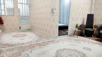 جناح جناح بالقرب من بحيرة Q خرم آباد