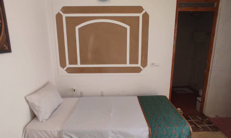 هتل سنتی کهن کاشانه ( 1 تخته )