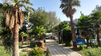 ويلا دوبكس واقع در باغ