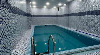 فيلا بثلاث غرف نوم مع مسبح بلياردو