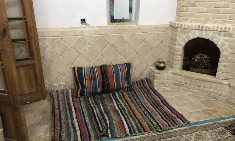 رزرو اقامتگاه بومگردی طُرفه( اتاق قالی)