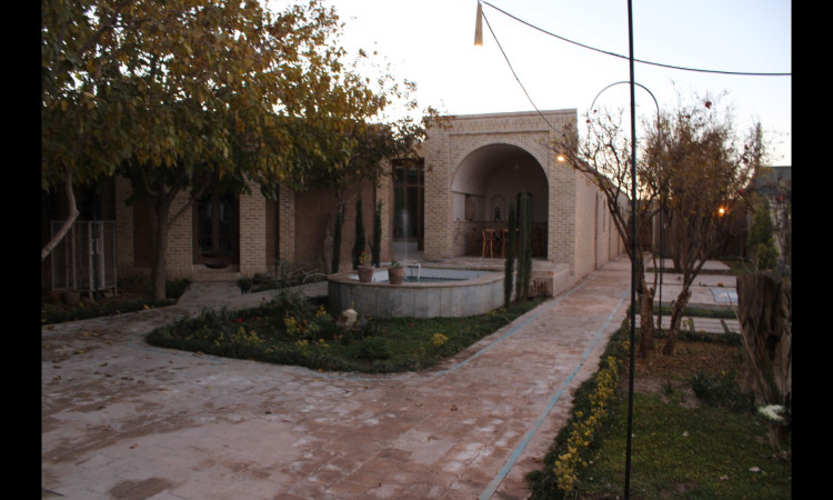 رزرو اقامتگاه بومگردی طُرفه( اتاق قالی)