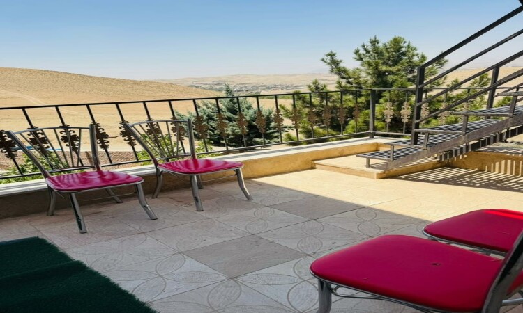 تغطية مع بركة الماء الساخن