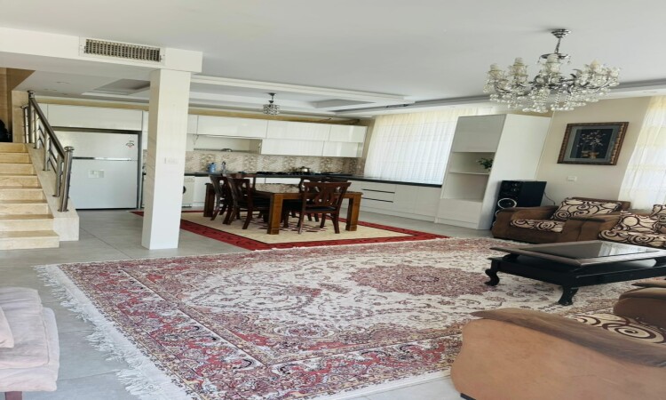 تغطية مع بركة الماء الساخن