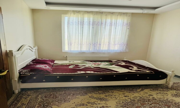تغطية مع بركة الماء الساخن