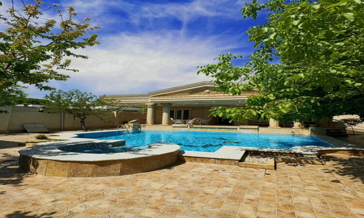 اجاره ویلا 700 متری با استخر آبگرم‌‌ کردان