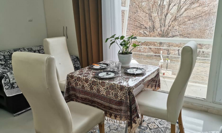 اقامتگاه در گرمدره سوئیت زنبق 3