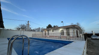 فيلا مع مسبح