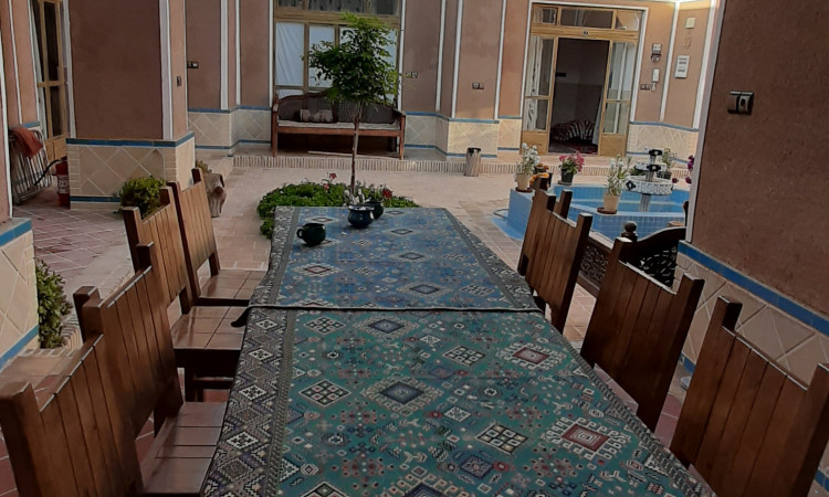 اجاره اتاق شماره 5 اقامتگاه سنتی حافظ ورزنه(چهار تخته)