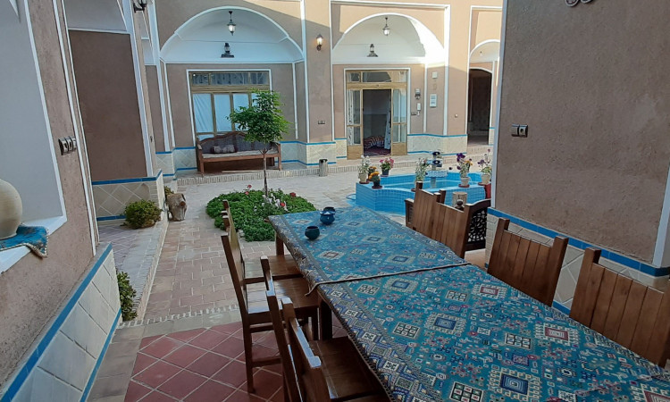 اتاق شماره 3 اقامتگاه سنتی حافظ ورزنه(دوتخته دابل)