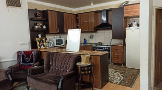 غرفة نوم كبيرة مفروشة