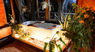 رزرو کلبه چوبی دو خوابه مستر بایار با جکوزی در ساری