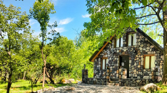 كوخ حجري للإيجار