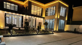 فيلا حديثة من 4 غرف نوم في ألفيرس