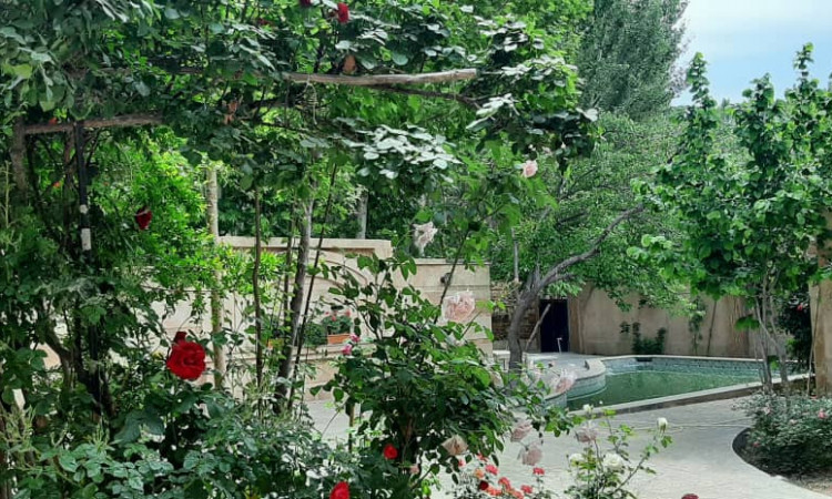 اجاره ویلا استخردار در باغ بهادران صادق اباد