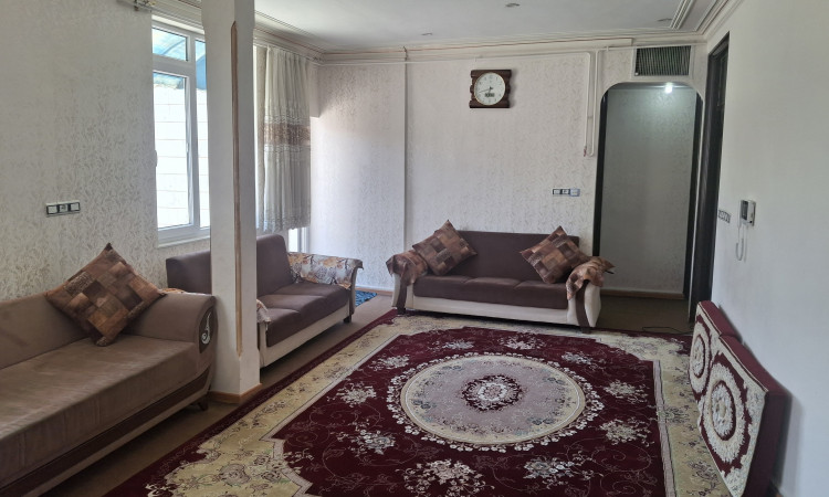اجاره آپارتمان دو خوابه نزدیک دریاچه (طبقه دوم)