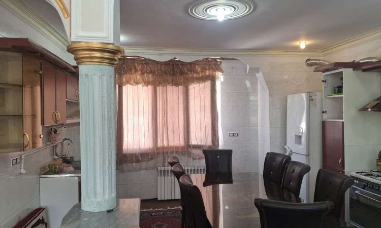 اجاره آپارتمان دو خوابه نزدیک دریاچه (طبقه دوم)