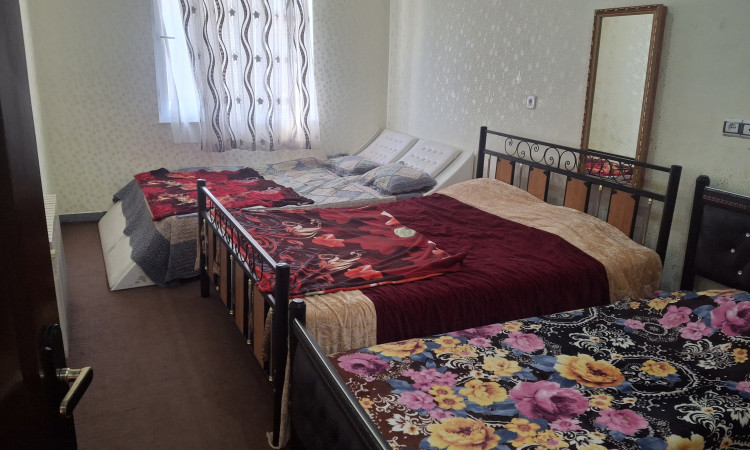 اجاره آپارتمان دو خوابه نزدیک دریاچه (طبقه دوم)