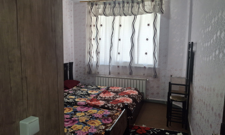 اجاره آپارتمان دو خوابه نزدیک دریاچه (طبقه دوم)