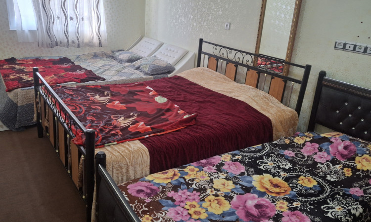 اجاره آپارتمان دو خوابه نزدیک دریاچه (طبقه دوم)