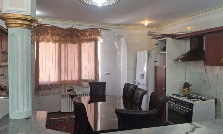 اجاره آپارتمان دو خوابه نزدیک دریاچه (طبقه دوم)