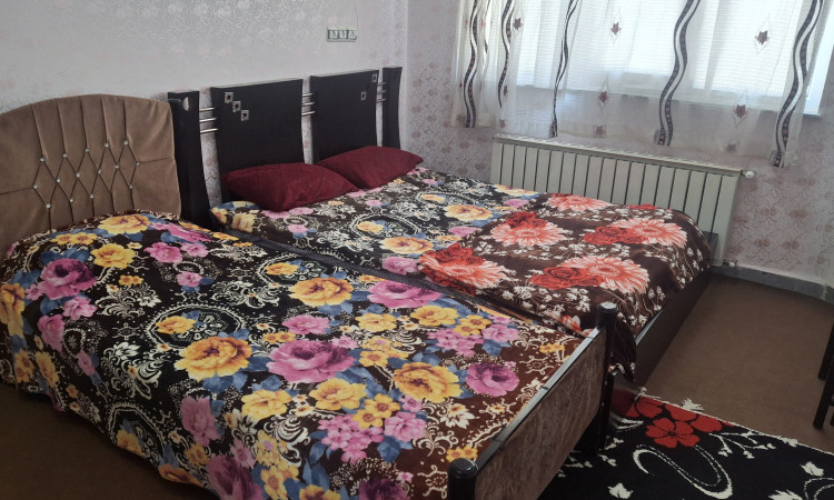 اجاره آپارتمان دو خوابه نزدیک دریاچه (طبقه دوم)
