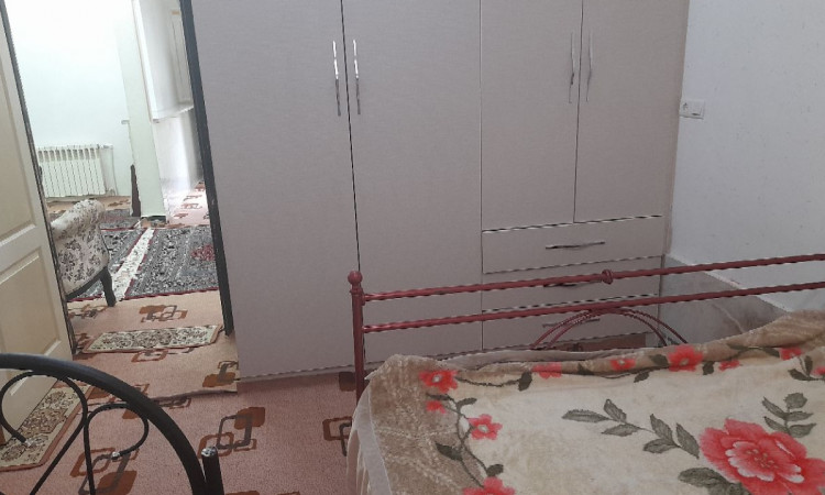 اجاره آپارتمان دوخوابه نزدیک دریاچه همکف