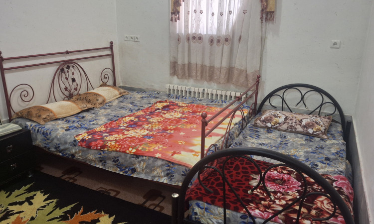 اجاره آپارتمان دوخوابه نزدیک دریاچه همکف
