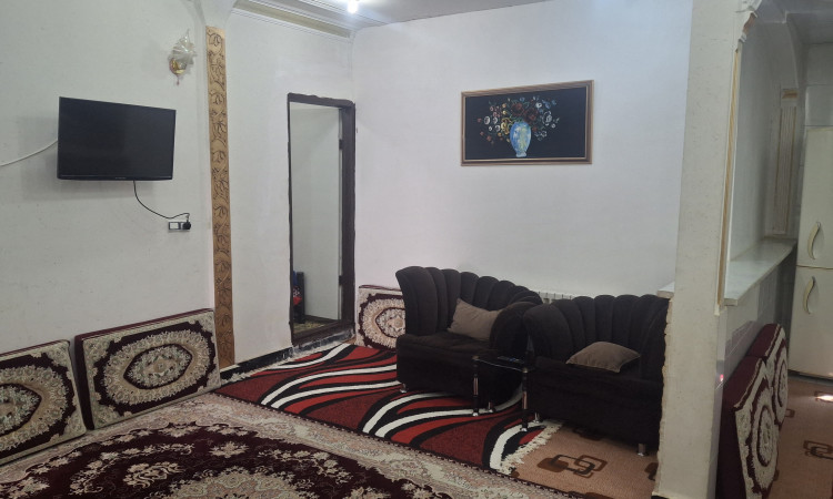 اجاره آپارتمان دوخوابه نزدیک دریاچه همکف