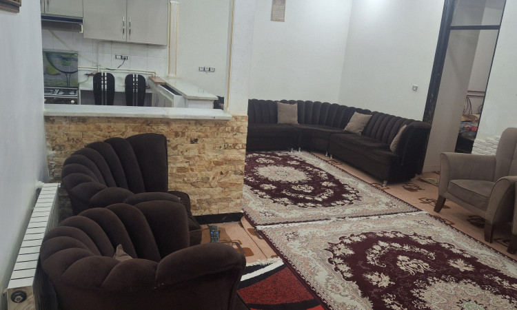 اجاره آپارتمان دوخوابه نزدیک دریاچه همکف