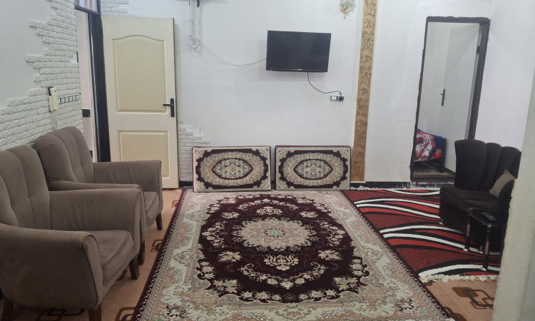 اجاره آپارتمان دوخوابه نزدیک دریاچه همکف