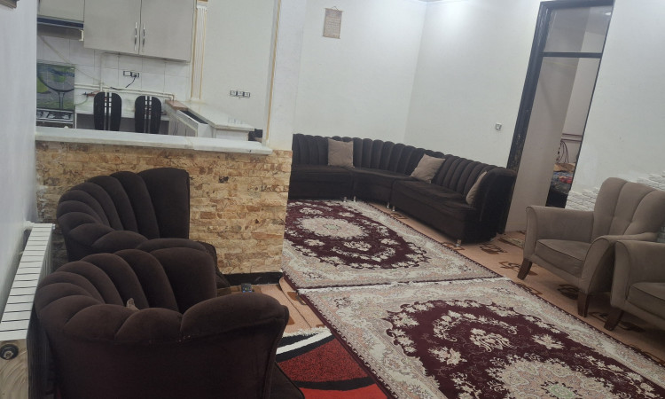 اجاره آپارتمان دوخوابه نزدیک دریاچه همکف