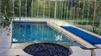 اجاره ویلا سه خواب 420 متری استخرابگرم سرپوشیده نرگس