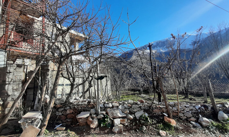 اجاره خانه ای با چشم انداز کوهستان و روستا