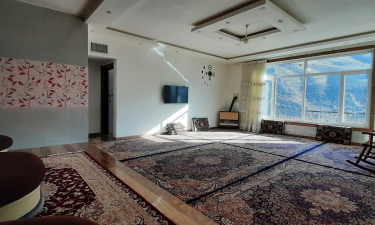 اجاره خانه ای با چشم انداز کوهستان و روستا