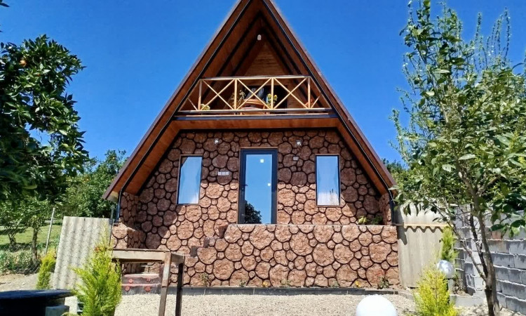 اجاره کلبه سوییسی تراس دار