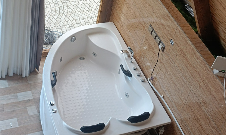 اجاره کلبه چوبی جکوزی دار تمشک