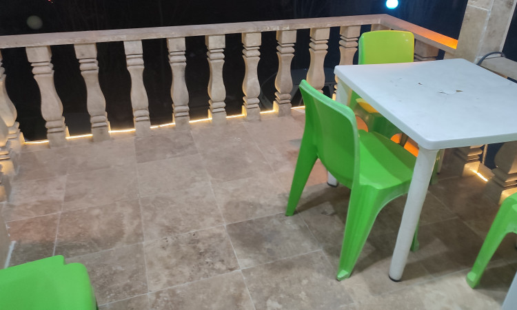 رزرو آپارتمان دو خوابه ساحلی با تراس بزرگ
